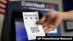 Un reçu d’un code QR après une transaction sur une machine de bitcoin à Austin, Texas, le 20 août 2014.