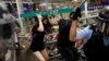 Sukobi na aerodromu u Hong Kongu, Tramp tvrdi da Kina šalje vojsku na granicu