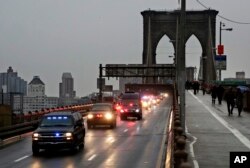 A caravan of police vehicles shuttles Mexican drug kingpin Joaquin "El Chapo" Guzman across the Brooklyn Bridge from a court appearance in Brooklyn to a Manhattan jail facility, Jan. 20, 2017.