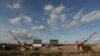 Los primeros paneles del muro fronterizo en un sitio de construcción a lo largo de la frontera entre Estados Unidos y México, el jueves 7 de noviembre de 2019, en Donna, Texas (Foto: AP/Eric Gay)