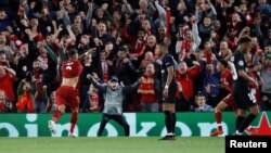 Roberto Firmino de Liverpool jubile après son but contre le PSG , Grande-Bretagne, le 18 septembre 2018.