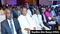 Des directeurs généraux de sociétés nationales du Sénégal et de la Sous-région africaine assistent au lancement d’Akilee à Dakar, Sénégal, 23 août 2017. (VOA/Seydina Aba Gueye)