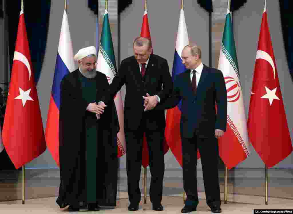 Cumhurbaşkanı Recep Tayyip Erdoğan, İran Cumhurbaşkanı Hasan Ruhani ve Rusya Cumhurbaşkanı Vladimir Putin ile üçlü zirvede bir araya geldi.