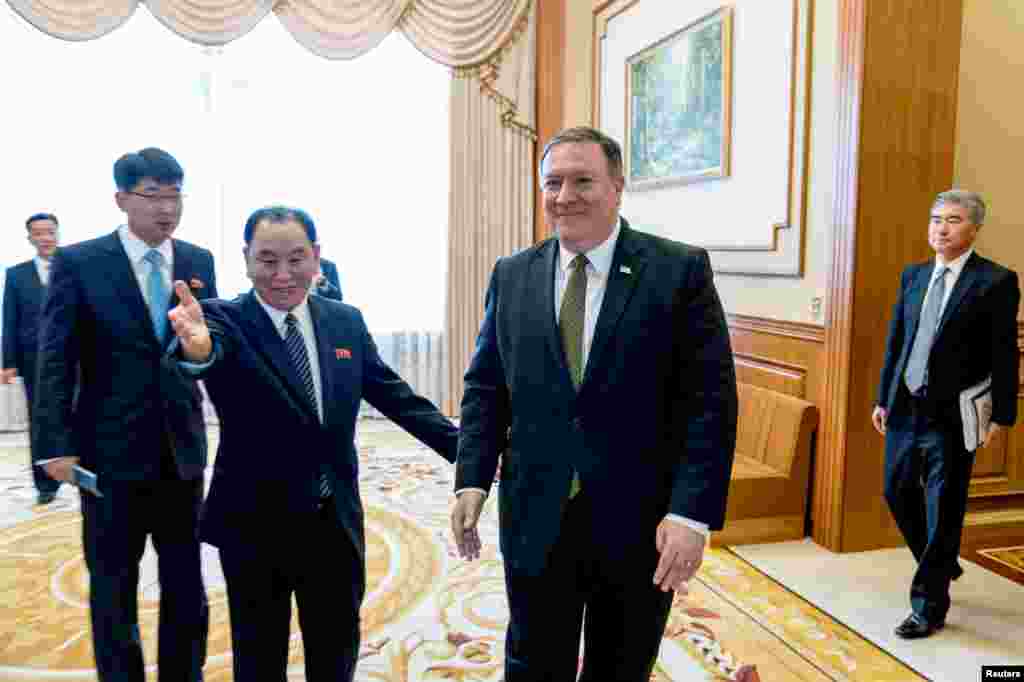 مایک پمپئو و هیئت همراه روز جمعه ۱۵ تیرماه وارد پیونگ یانگ شد و از سوی &laquo;کیم یونگ چول&raquo; مقام ارشد کره شمالی مورد استقبال قرار گرفت.