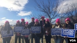 Este grupo de jóvenes viajó desde Texas para la Marcha de la Vida en Washington. Ellos ven como esperanzadora la medida firmada contera el aborto por el presidente Trump. (Foto Angélica Herrera)