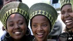 South African gospel singers smile during a rally to commemorate Women's Day (file photo)