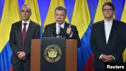 Colombia's President Juan Manuel Santos, center, speaks during a news conference in Bogota, Colombia, March 12, 2018. 