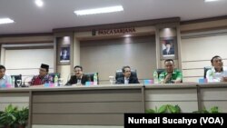 Abdul Azis meminta maaf dalam forum resmi di Pasca Sarjana UIN Sunan Kalijaga Yogyakarta, Selasa, 3 September 2019. (Foto: Nurhadi Sucahyo/VOA)