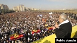 Thousands Kurd took to the streets in the Kurdish city of Diyarbakir, Turkey, to mourn three political activists killed last week in France. Thursday, January, 17 2013