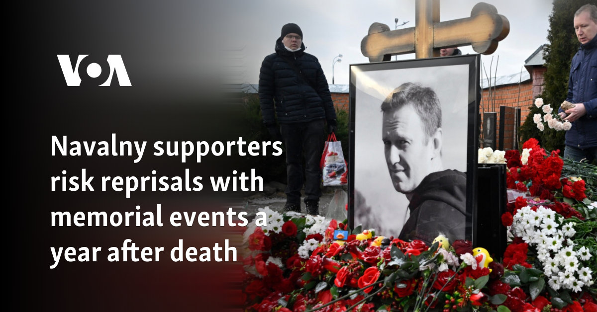 Hundreds Honor Navalny's Memory Amid Repression in Moscow