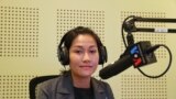 កញ្ញា សុខ ស៊ីគៀង ទូត​តំណាង​កម្មវិធី​ Technovation និង​ជា​​សាស្ត្រាចារ្យខាងព័ត៌មានវិទ្យានៅសាកលវិទ្យាល័យភូមិន្ទភ្នំពេញ ចូល​រួម​ជា​វាគ្មិន​ពិភាក្សា​​អំពី​«ឱកាសនិងការប្រឈម​សម្រាប់​ស្ត្រីខ្មែរក្នុងវិស័យបច្ចេកវិទ្យា‍» ​​ក្នុង​កម្មវិធី Hello VOA ‍«សំឡេង​ជំនាន់​ថ្មី‍» កាល​ពី​ថ្ងៃ​​ច័ន្ទ ទី​១៦ ខែ​ឧសភា ឆ្នាំ​២០១៦។ (លឹម សុធី/VOA)