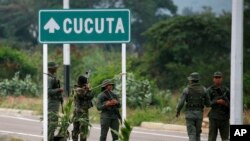 Des militaires à la frontière entre la Colombie et le Vénézuela