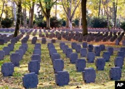 Un cementerio donde están enterrados soldados de la Primera Guerra Mudnial en Frankfurt, Alemania, es visto el 3 de noviembre de 2018.