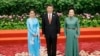 中国国家主席习近平和夫人彭丽媛欢迎缅甸国务资政昂山素季出席在北京的 “一带一路”国际合作高峰论坛宴会（2017年5月14日）