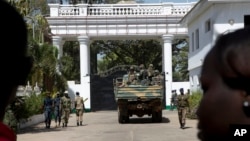 Senegalese troops enter the State House in Banjul, Gambia, Jan. 23, 2017, two days after Gambia's defeated leader Yahya Jammeh left the country. Troops of Economic Community of West African States have moved into the State House to prepare for the returrn of new President Adama Barrow. 