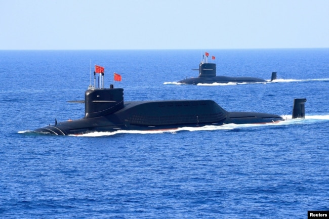 资料照:中国海军094A晋级弹道导弹战略核潜艇在南中国海参加军事表演。(2018年4月12日)