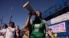 Manifestation devant un tribunal pour la libération de femmes qui purgent de longues peines de prison pour avortement présumé, à San Salvador, le 13 décembre 2017. L'avortement est illégal dans toutes les situations au Salvador. (AP/Salvador Melendez)