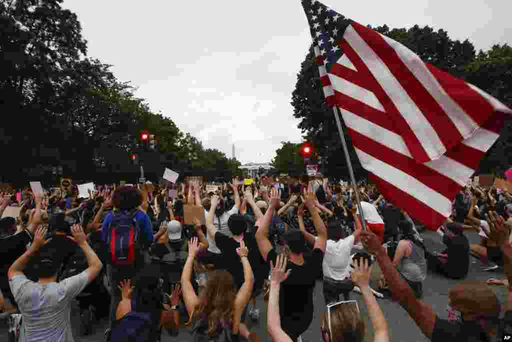 Washington မြို့ သမ္မတ အိမ်ဖြူတော်နားက ဆန္ဒပြပွဲ&nbsp;မြင်ကွင်း။ (ဇွန် ၀၄၊ ၂၀၂၀)