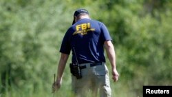 Los agentes del FBI realizaron redadas durante todo el fin de semana. 