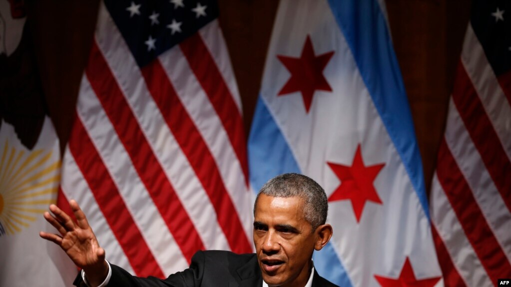 Ish-Presidenti Obama i kthehet jetës publike