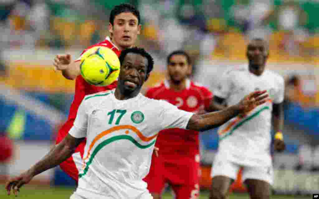 Niger's Tonji controls the ball under pressure during their African Cup of Nations soccer match against Tunisia in Libreville