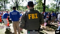 Un ex experto en explosivos del FBI se declarará culpable de revelar información clasificada a periodistas.