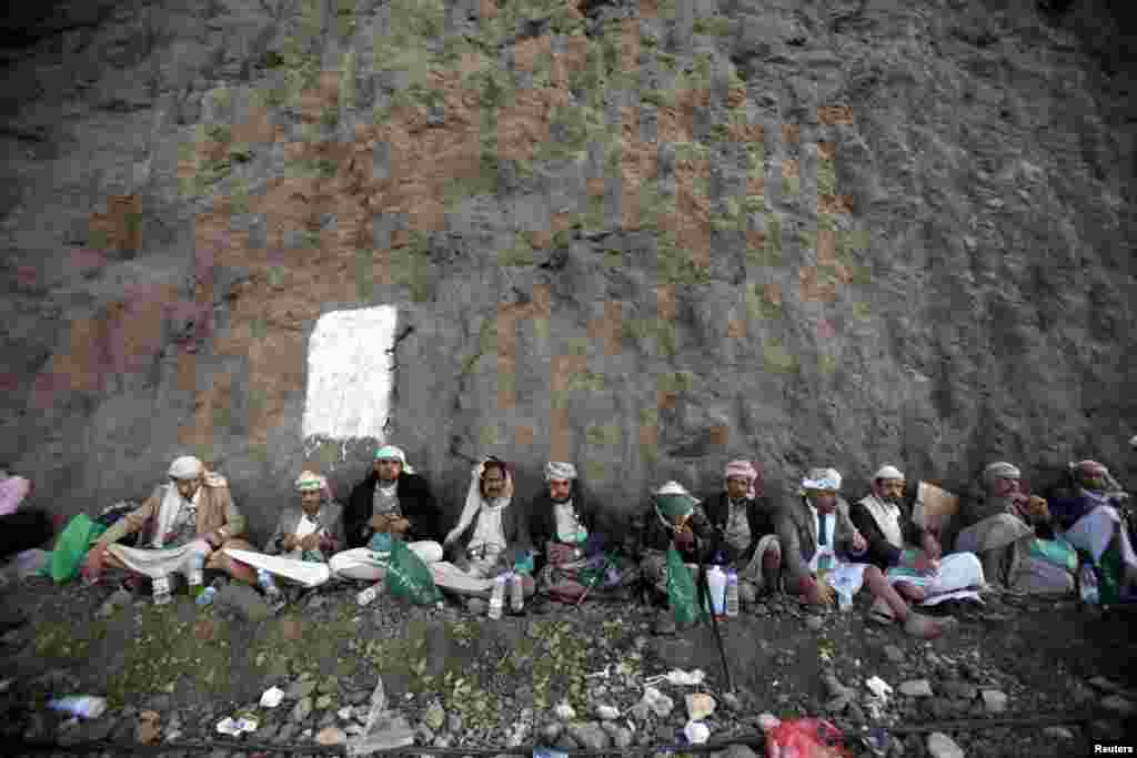 Followers of the Shi&#39;ite sect chew qat, a mild stimulant, as they attend a rally to mark the birth anniversary of the Prophet Muhammad in Sana&#39;a, Yemen.