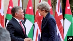 British Prime Minister Theresa May meets King Abdullah at the Royal Palace in Amman, Jordan, during her visit to the Middle East, Nov. 30, 2017.