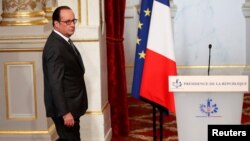 François Hollande s'apprête à faire une déclaration sur les résultats des élections américaines à l'Elysée, à Paris, le 9 novembre 2016.