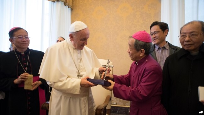 资料照：天主教教宗方济各在梵蒂冈枢密会议厅会见了台湾教会合作协会代表团（2017年12月7日）。