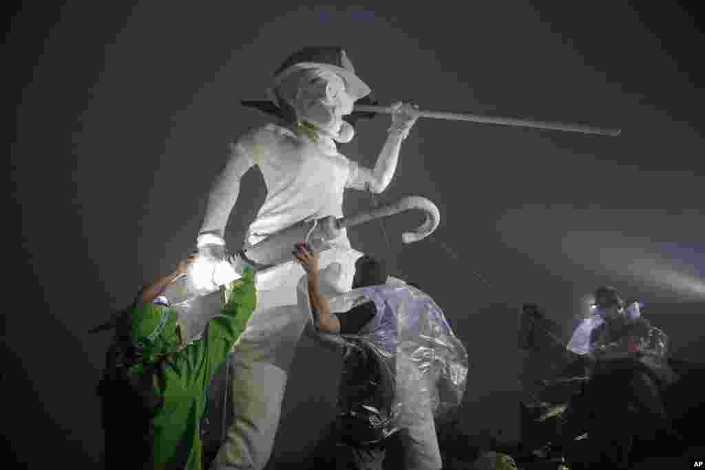 Anti-government protesters set up a four-meter statue &quot;The Lady Liberty of Hong Kong&quot;, that symbolizes the city&#39;s recent democratic movement, was brought to Lion Rock, one of Hong Kong&#39;s iconic peak.