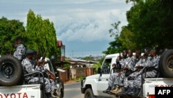 Les forces de sécurité burundais déployées après une attaque à la grenade au cours de laquelle un général Tutsi et conseiller à la sécurité du vice-président, Athanase Kararuza, a été tué, à Bujumbura, le 25 avril 2016.