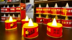 香港支聯會六四紀念館派發天安門母親運動悼念六四的LED小蠟燭。(美國之音 湯惠芸拍攝)
