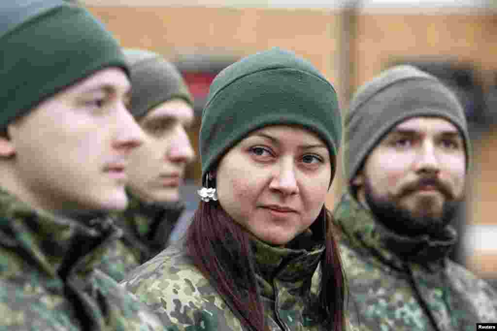 Ukraynanın yeni &quot;Müqəddəs Mariya&quot; batalyonunun döyüşçüləri - Kiyev, 3 fevral, 2015 &nbsp;