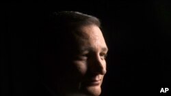 Ted Cruz, nacido en Canadá de madre estadounidense, afirma que tiene derecho de optar a la presidencia de la nación porque es ciudadano de nacimiento.