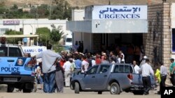 Người dân Tunisia tại một bệnh viện.