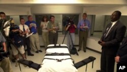 FILE - Reporters are given a tour of Alabama's lethal injection chamber at the prison in Atmore, Oct. 7, 2002.