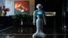 Robot bernama Pepper, di lobby hotel Mandarin Oriental di Las Vegas, 15 November 2017. (AP/John Locher)