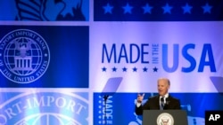ຮອງ​ປະທານາທິບໍດີ Joe Biden ກ່າວ​ວ່າ ສະຫະລັດ ຫວັງ​ທີ່​
ຈະ​ໃຊ້ ຂໍ້ຕົກລົງ​​ການ​ຄ້າ​ເສລີ ທີ່​ໄດ້​ມີ​ການສະ​ເໜີ​ໄປ​ແລ້ວ ໃນຂົງເຂດມະຫາສະມຸດປາຊີຟິກ ແລະກັບສະຫະພາບຢູໂຣບ ເພື່ອດັດແປງແກ້ໄຂໃໝ່ ລະບຽບການຄ້າຂອງໂລກ.