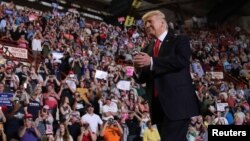 U.S. President Donald Trump leads a rally marking his first 100 days in office in Harrisburg, Pa., April 29, 2017. 