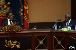 IFAD President Kanayo Nwanze, right, visited Malawi President Peter Mutharika at his state house in Lilongwe. During the visit, he pledged continued support towards agricultural development. (Photo: Lameck Masina for VOA)