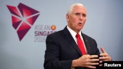 Phó Tổng thống Mike Pence phát biểu trong cuộc họp báo tại Singapore, ngày 15/11/2018.