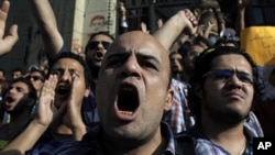 Egyptian protesters chant anti-ruling military council slogans during a rally demanding the release of fellow activists, detained during the army operation that dispersed a protest in front of the Ministry of Defense, in Cairo, Egypt May 6, 2012. 