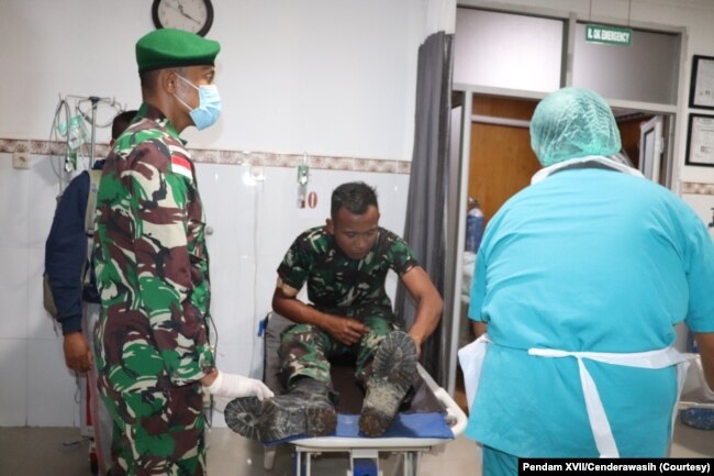 Satu peleton personil tambahan dikirim ke Kiwirok hari Sabtu (18/9) untuk memburu kelompok bersenjata pimpinan Lamek Taplo, yang diduga melakukan serangan terhadap nakes Senin lalu (13/9). (Foto: Courtesy/Pendam XVII/Cenderawasih)