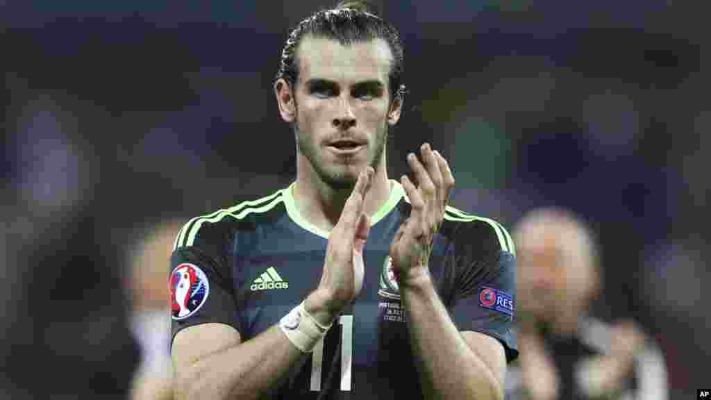 Gareth Bale remercie les fans pour leurs encouragements durant l'Euro 2016, le 6 juillet 2016.
