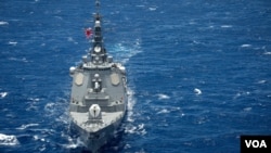 日本海上自卫队鸟海号导弹驱逐舰2016年7月28日参与环太2016演习 （美国海军第三舰队照片）