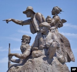 Herb Mignery’s bronze statue, “Journey West,” downtown relives the days when St. Joseph was the last significant American settlement between the Missouri River and California. Settlement expeditions left from there throughout the 19th century