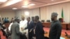  Patrice Talon salue les représentants de l'opposition après la rencontre, Benin, le 25 fevrier 2019. (VOA/Ginette Fleure Adandé) 