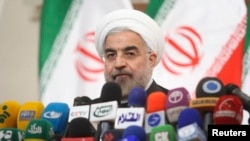 Presiden Iran Hassan Rohani berbicara dalam sebuah konferensi pers di Teheran, 17/6/ 2013.