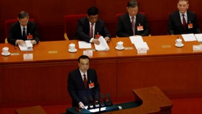 Thủ tướng Trung Quốc Lý Khắc Cường phát biểu tại phiên khai mạc Đại hội Đại biểu Nhân dân Toàn quốc tại Đại Sảnh đường Nhân dân ở Bắc Kinh, TQ, ngày 5/3/2021. REUTERS/Carlos Garcia Rawlins